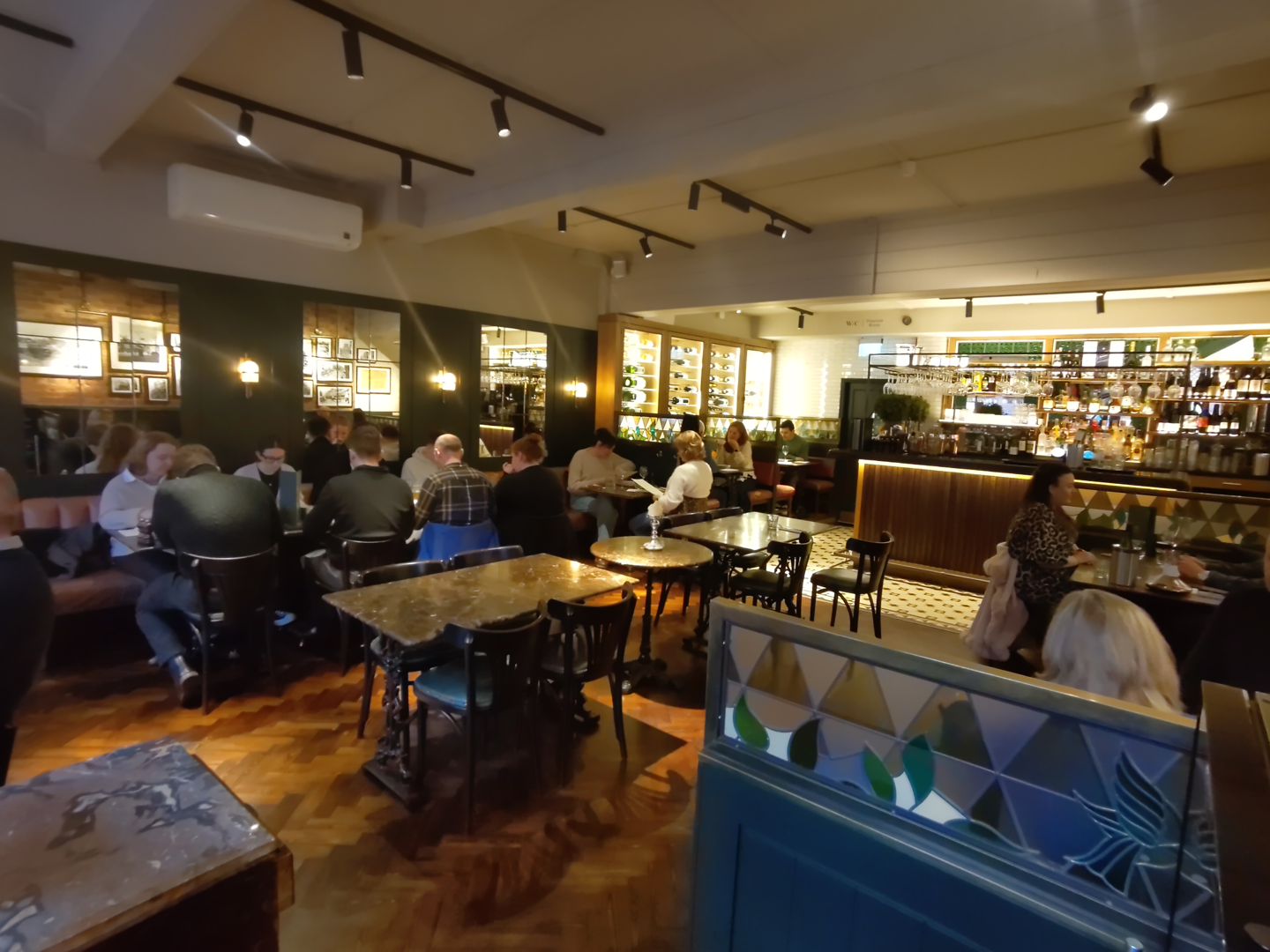 Harry's Restaurant interior