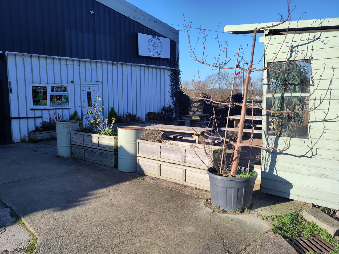 Parr's Farm Cafe exterior