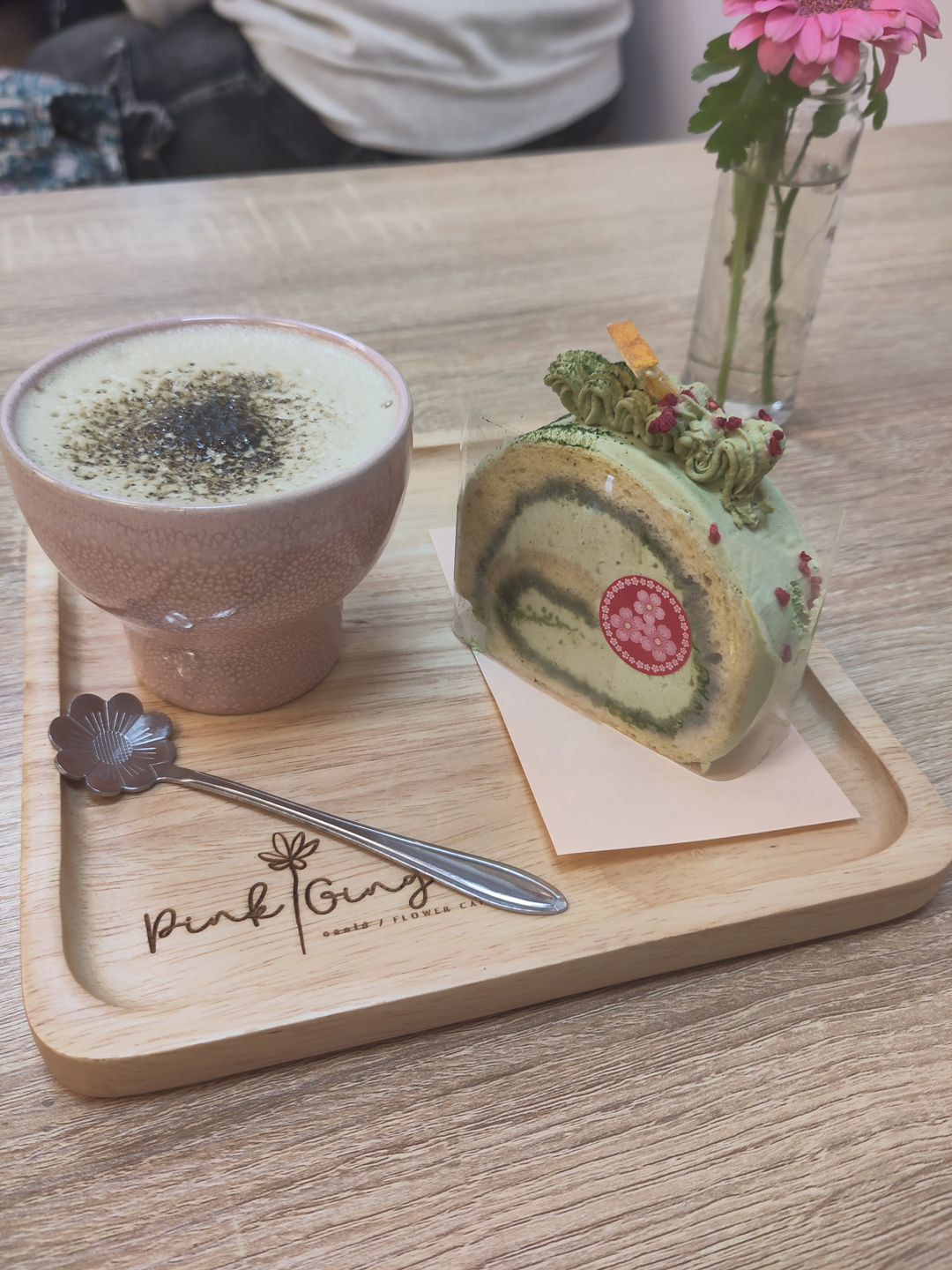 Houji Cha Latte, Matcha Roll Cake