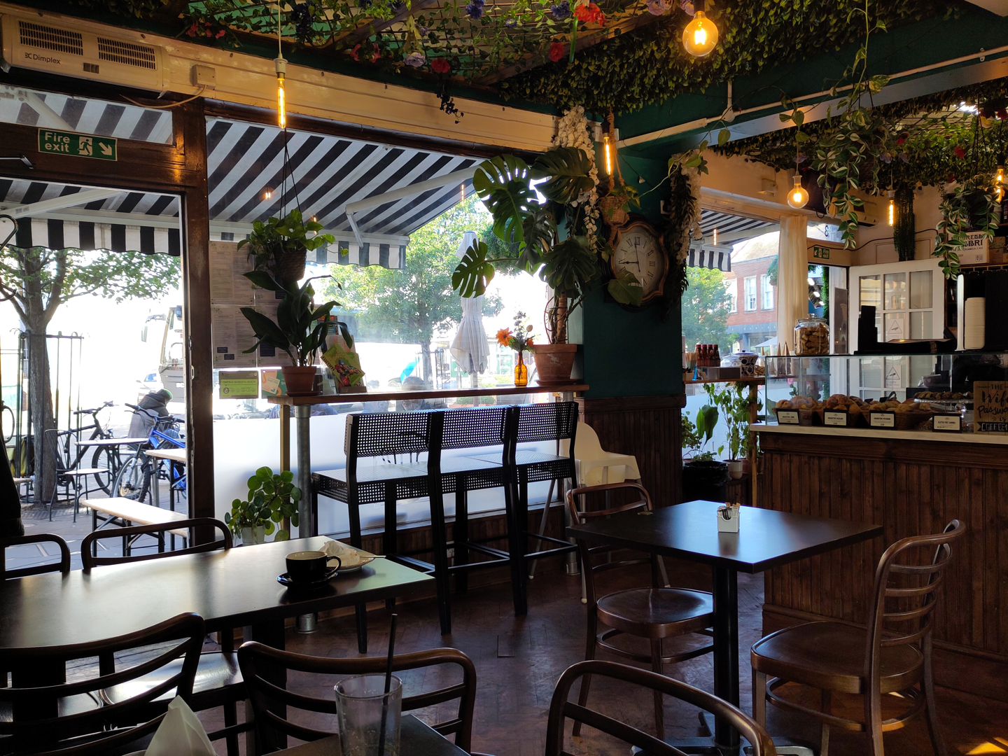 Zukis Caffetteria interior